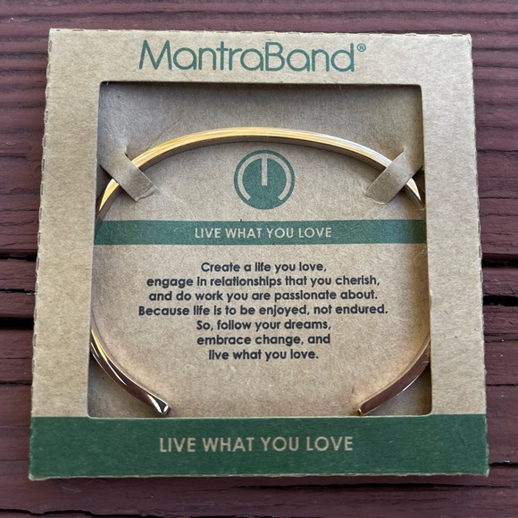 Authentic 18k Rose Gold Plated Mantraband Bracelet “LIVE WHAT YOU LOVE” - Picture 2 of 2